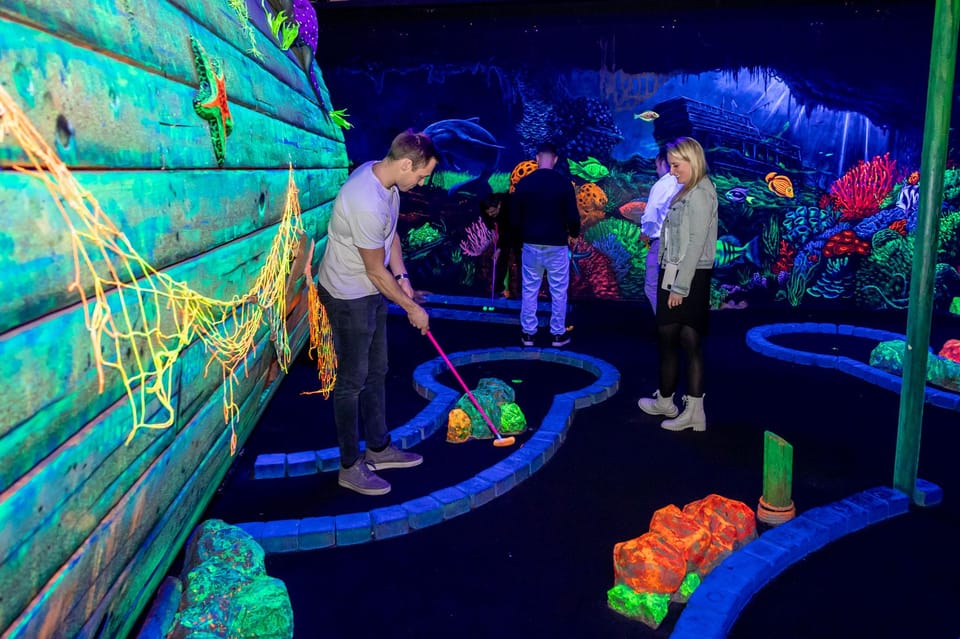 Aloha Amsterdam: 12-Hole Glow-in-the-Dark Mini-Golf - The On-Site Bar and Food: Make It a Real Evening, Not a Quick Stop