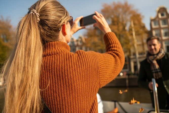 Amsterdam 1-Hour Canal Cruise With Live Guide - The big picture you’ll hear: Grachtengordel and Amsterdam’s canal logic