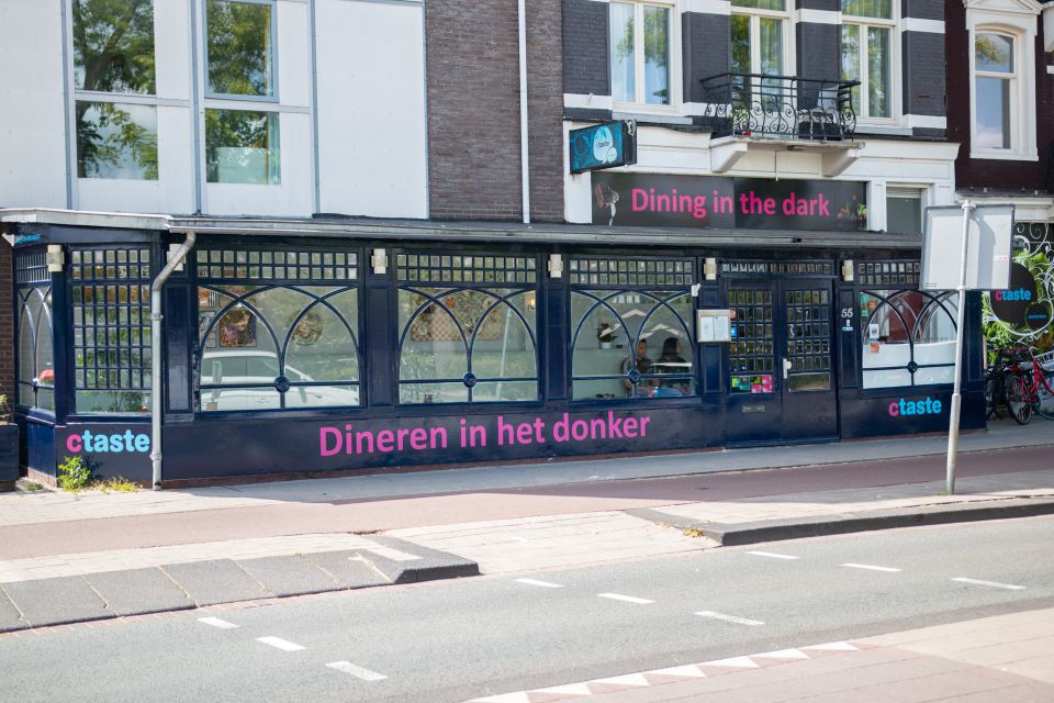 Amsterdam: 3 Course Dinner in the Dark - The Lighted Lounge, Cloakroom, and the First Minute in the Dark