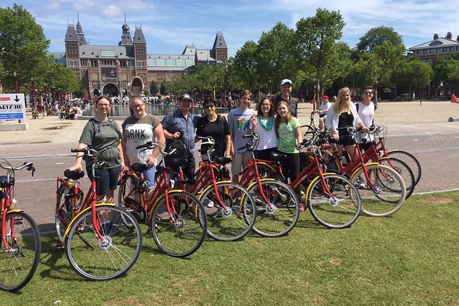Amsterdam 3 hrs Bike Tour – live guide En/Fr/De/Nl/Sp - Getting Oriented: Meeting Point, Group Size, and Bike Reality