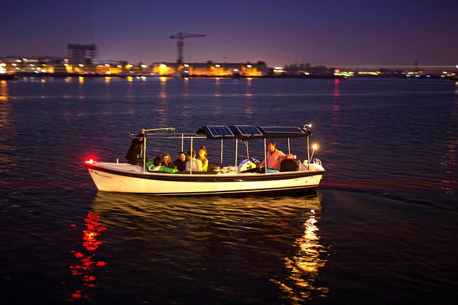 Amsterdam 90-min Private Canal Cruise with Live Guide and Drinks - Drinks, Blankets, and Comfort That Actually Helps