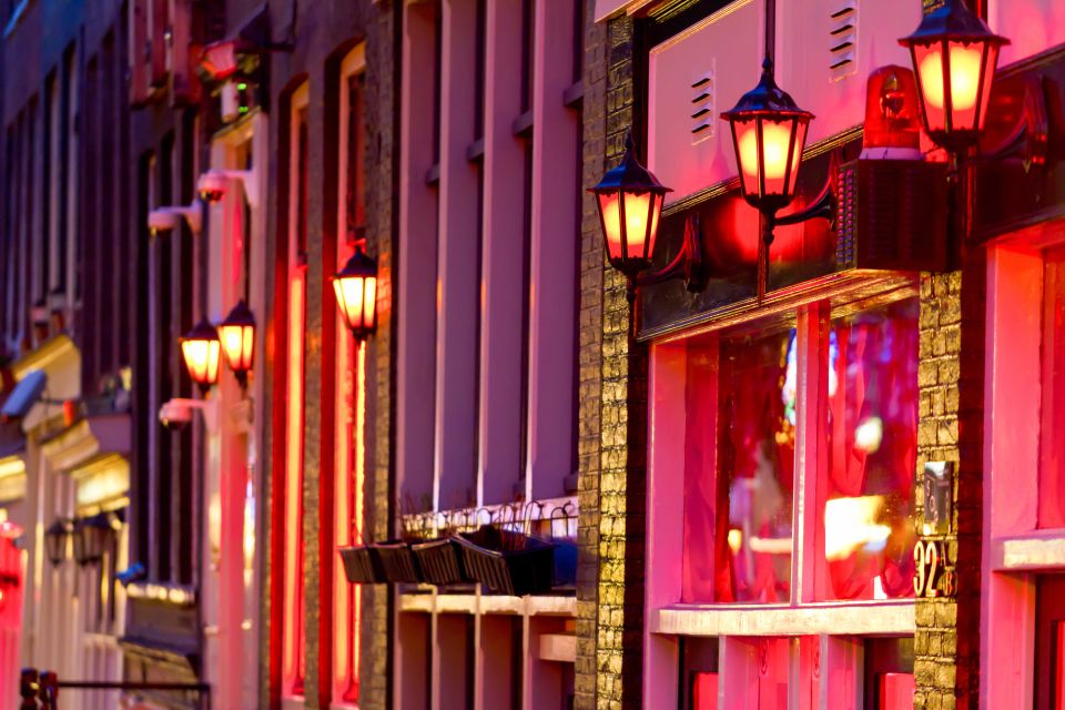 Amsterdam: After Dark Red Light District Tour - Where It Starts: Frisco Inn to Oude Kerk (and Why That Matters)