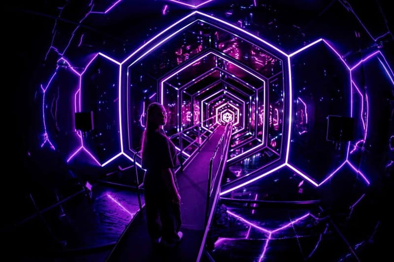 Amsterdam: AMAZE Immersive Audiovisual Experience Ticket - Check-In, Lockers, and the Moment It Starts