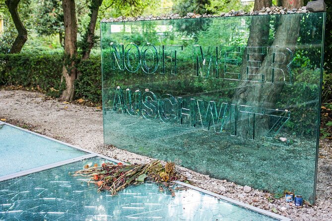 Amsterdam : Anne Frank Tour in EN/DE/IT/ES - Meeting at In de Waag and ending at the Names Monument (plan your route)