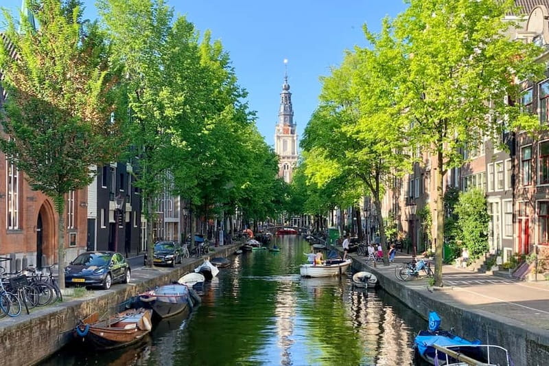 Amsterdam: Anne Frank Walking Tour - Guided in EN/DE/IT/ES - Getting Oriented at De Waag in Nieuwmarkt