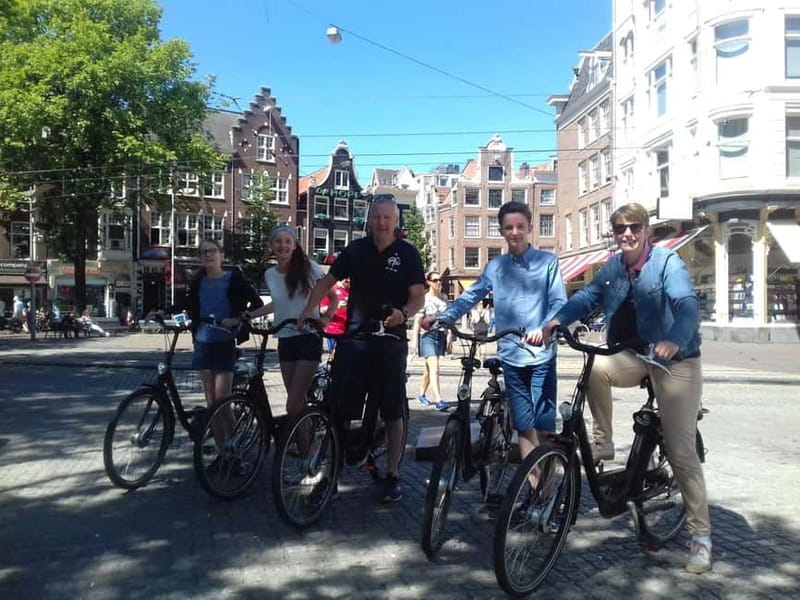 Amsterdam bike tour with a French-speaking guide local! - The bike setup: Batavus hand brakes and ride comfort