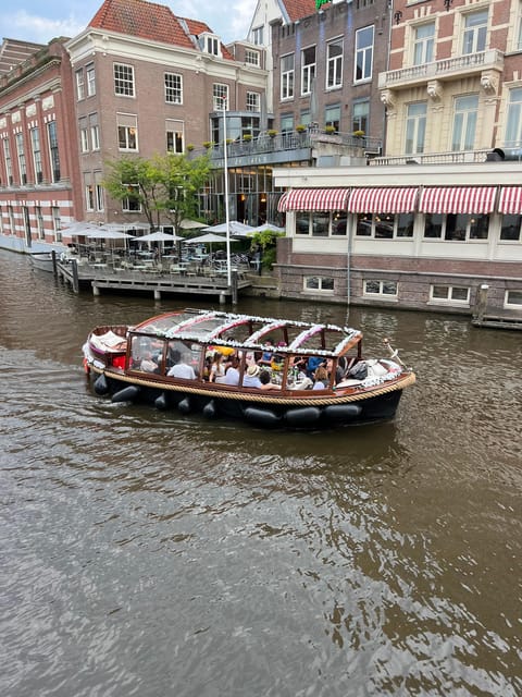 Amsterdam: Boat Tour with Optional Unlimited Drinks - The 45-Minute Route: Landmarks, Landmarks, Landmarks