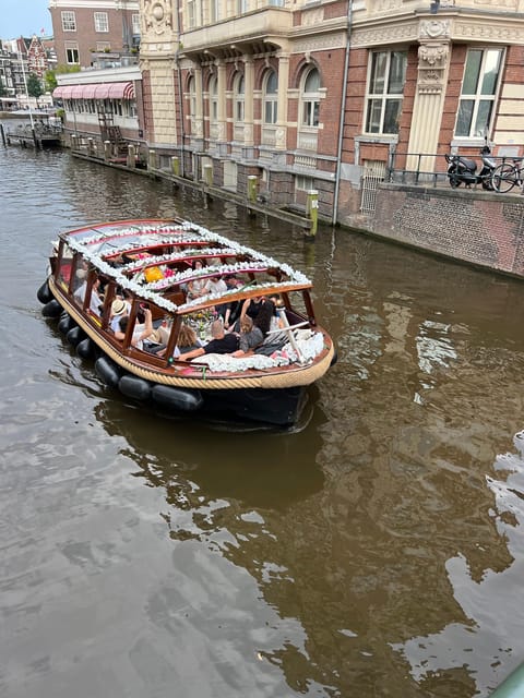 Amsterdam: Boat Tour with Optional Unlimited Drinks - Guides and Group Feel: Why People Keep Mentioning the Host