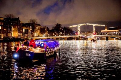 Amsterdam Canal Cruise With Live Guide and Unlimited Drinks - Meeting at Amstel 51F and Boarding Like a Pro