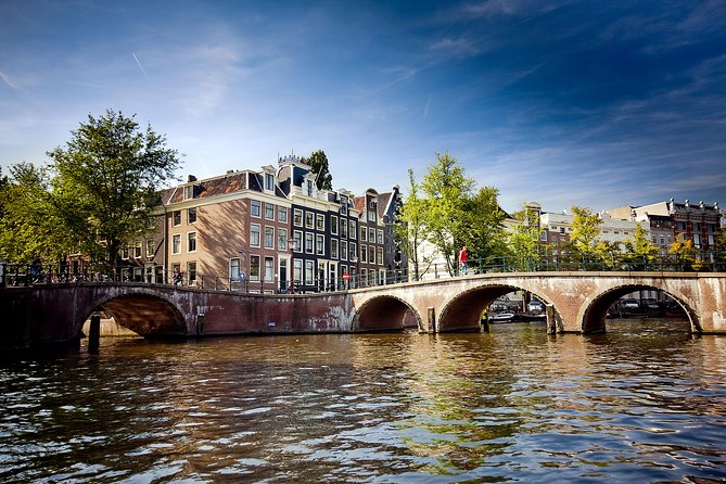 Amsterdam City Centre Cruise on heated boat with Audioguide - The Route: Centraal Station to the Skinny Bridge