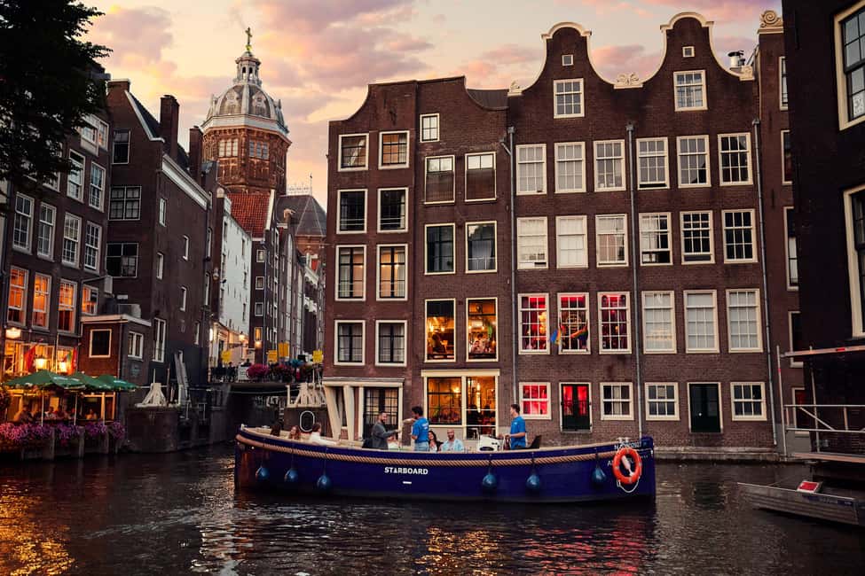 Amsterdam: Cozy Evening Canal Cruise With Open Bar Option - Key points to know before you go