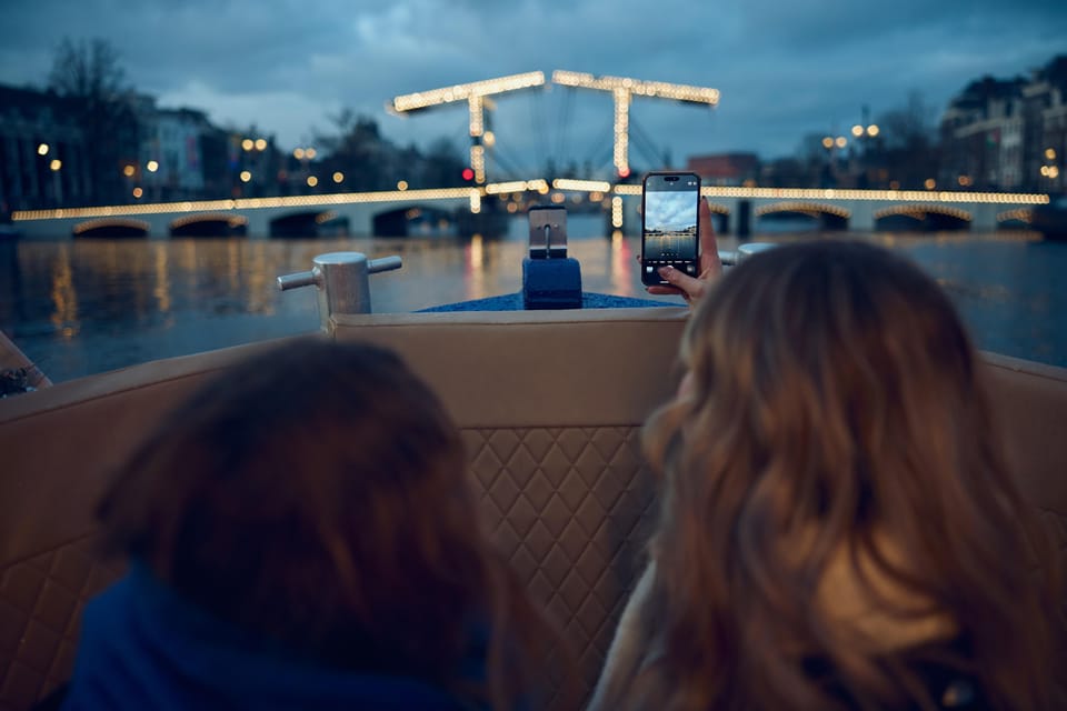 Amsterdam: Cozy Evening Canal Cruise With Open Bar Option - Drinks on board: open bar, mood, and money value