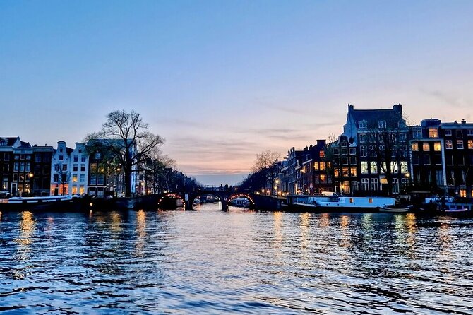 Amsterdam Evening Cruise in Small Group - Live captain storytelling: ask questions, and you’ll get better answers