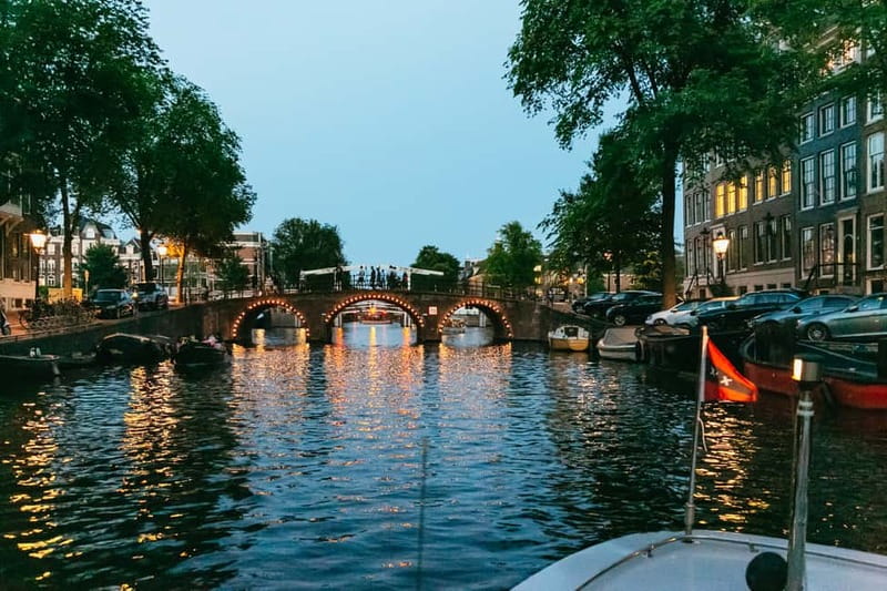Amsterdam: Evening Cruise with Optional Wine and Snacks - Audio guide reality check: prerecorded, but still useful