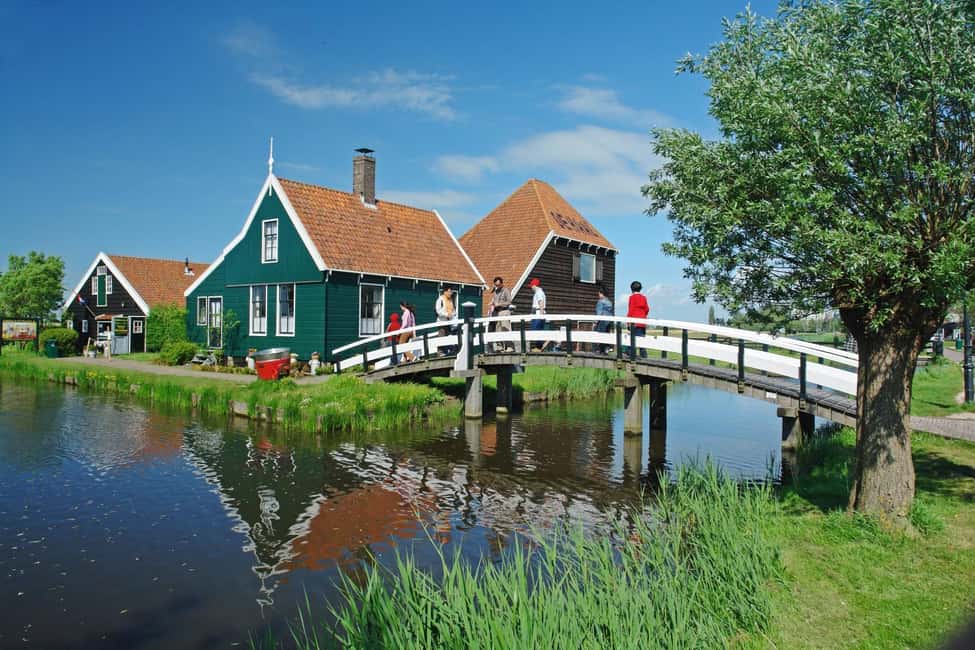Amsterdam: Explore Zaanse Schans: Half-Day Luxury Coach Trip - Should you book this Zaanse Schans half-day trip?
