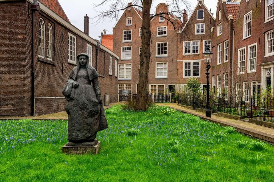 Amsterdam Family Friendly Historical Walking Tour - Guide Quality and Private Group Size: How It Affects Your Day