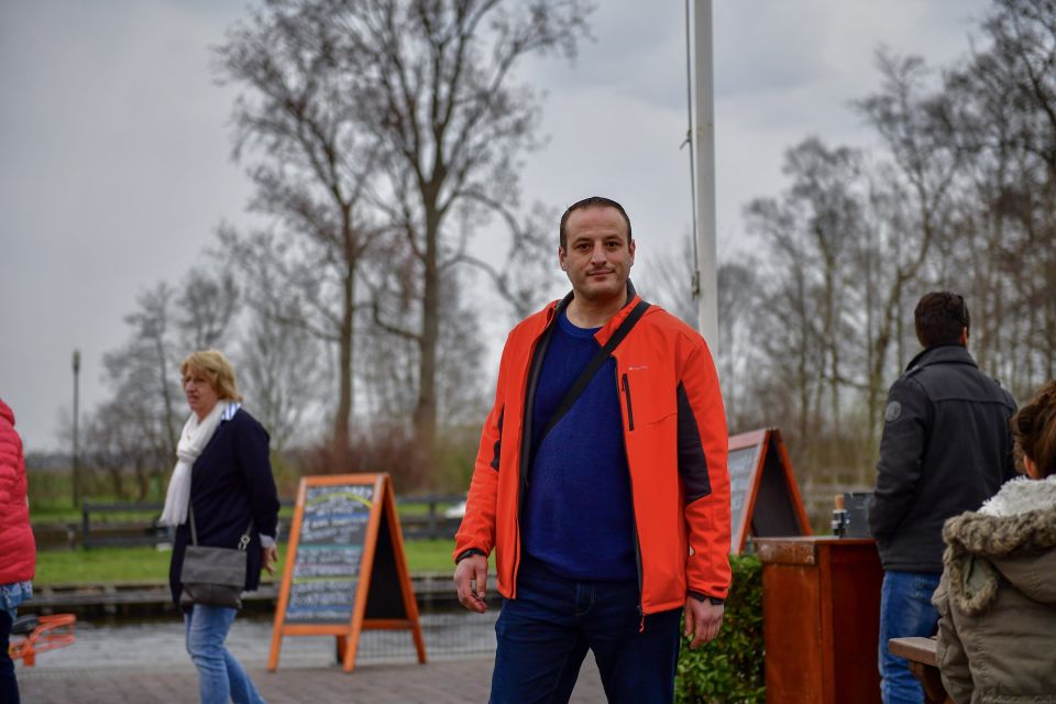 Amsterdam: Giethoorn and Zaanse Schans Windmills Day Tour - Wooden shoes and cheese factories: the hands-on part of Dutch tradition