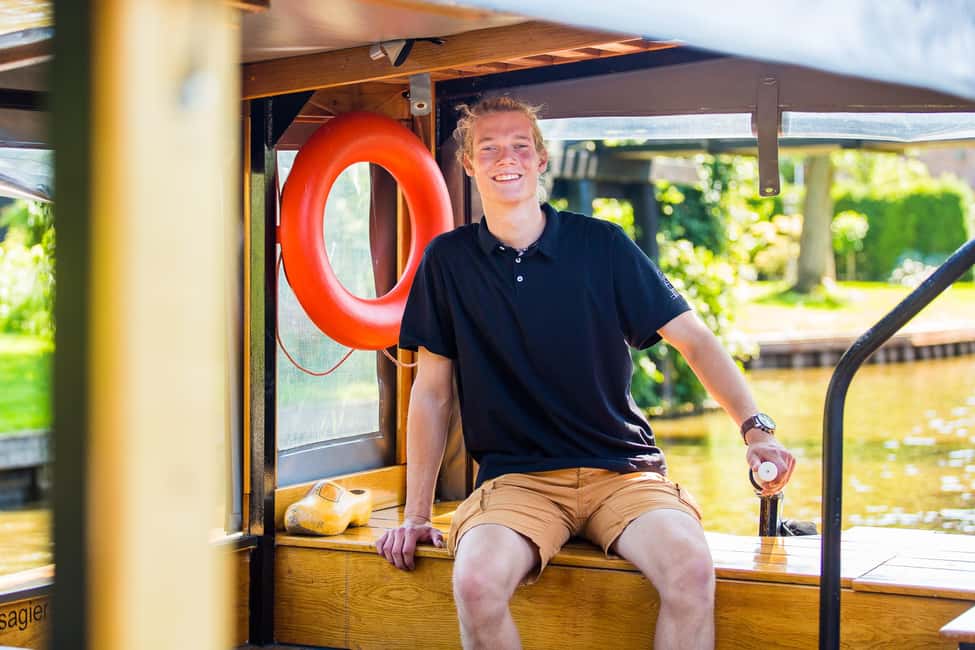 Amsterdam: Giethoorn Day Trip with Boat Tour - The Amsterdam-to-Giethoorn coach ride: part travel, part preview