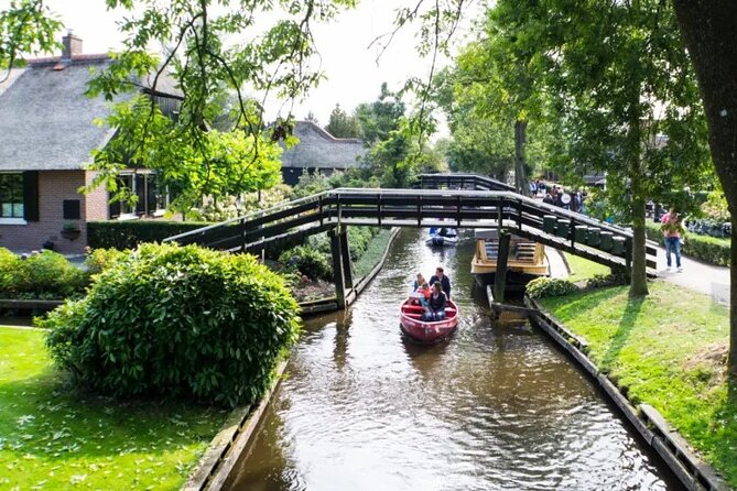 Amsterdam: Giethoorn Tour Scenic Cruise, Cheese & Free Time - Key highlights you’ll feel immediately