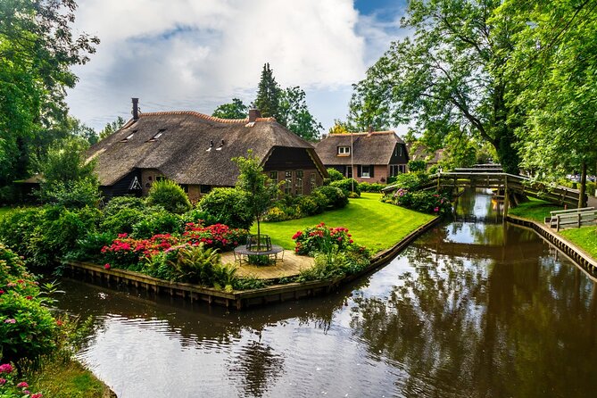 Amsterdam: Giethoorn Tour Scenic Cruise, Cheese & Free Time - The coach ride to Giethoorn: comfortable travel with real Dutch context