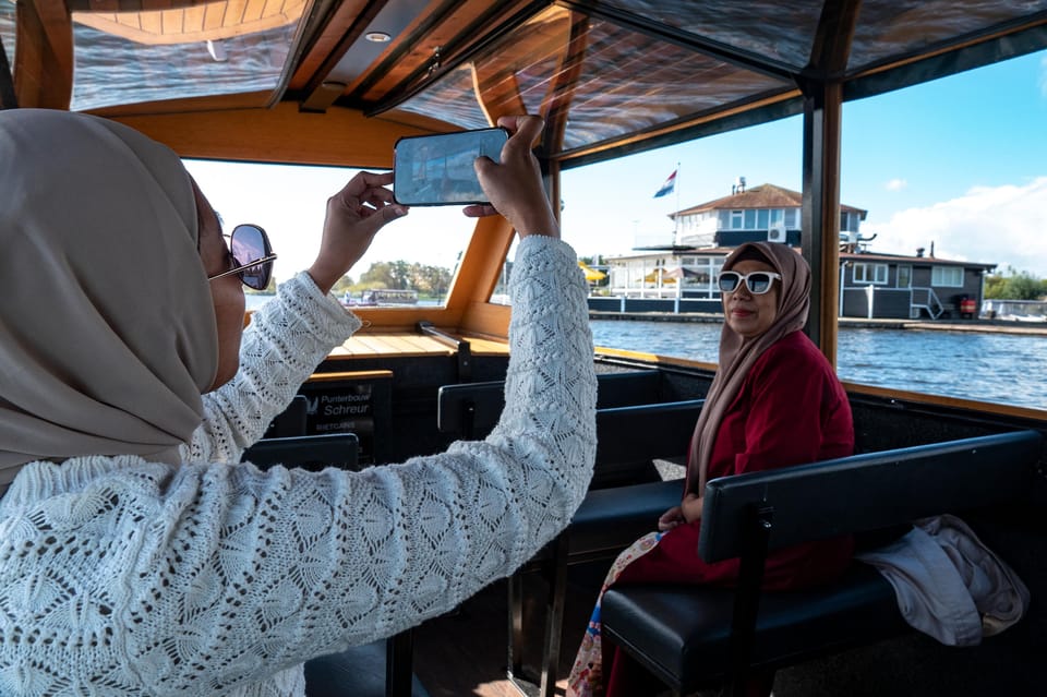 Amsterdam: Giethoorn Tour Scenic Cruise, Cheese & Free Time - Cheese tasting and discounts: why they’re worth planning around