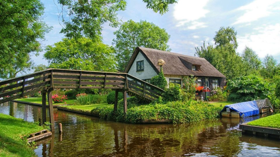 Amsterdam: Giethoorn Tour with Canal Cruise and Windmills - Giethoorn and Zaanse Schans: two Dutch icons in one day