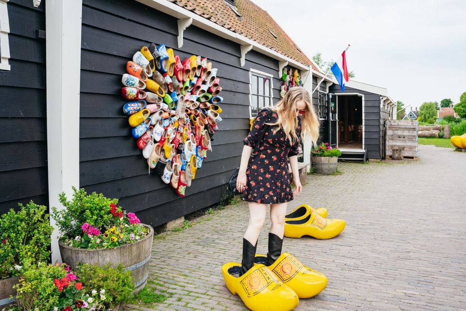 Amsterdam: Giethoorn, Volendam, and Zaanse Schans Tour - Key things to know before you go