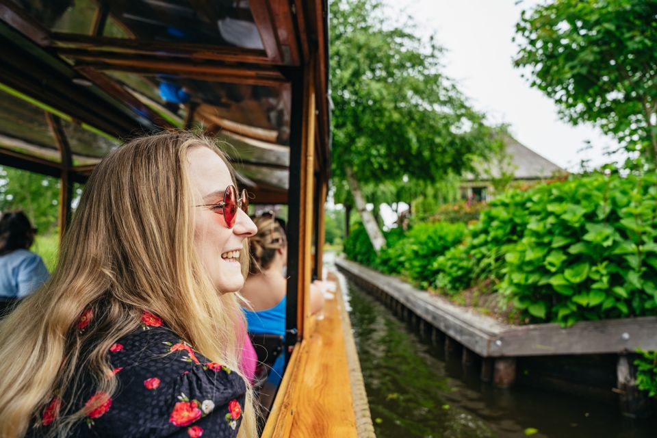 Amsterdam: Giethoorn, Volendam, and Zaanse Schans Tour - Volendam harbor time: where Dutch fishing village vibes meet real strolling