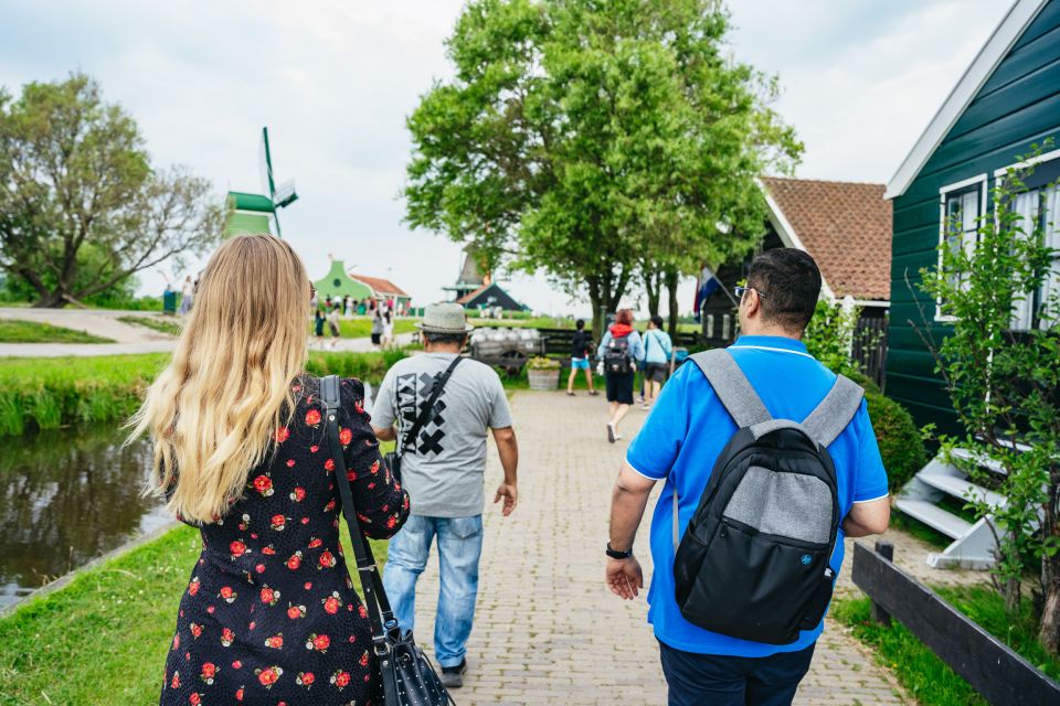 Amsterdam: Giethoorn, Volendam, and Zaanse Schans Tour - Practical packing tips for a long Dutch-weather day