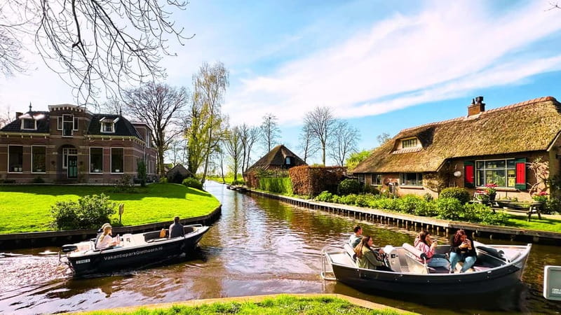 Amsterdam: Giethoorn & Zaanse Schans Small Group Day Trip - Giethoorn: The Venice-of-the-North Canal Cruise That Actually Delivers