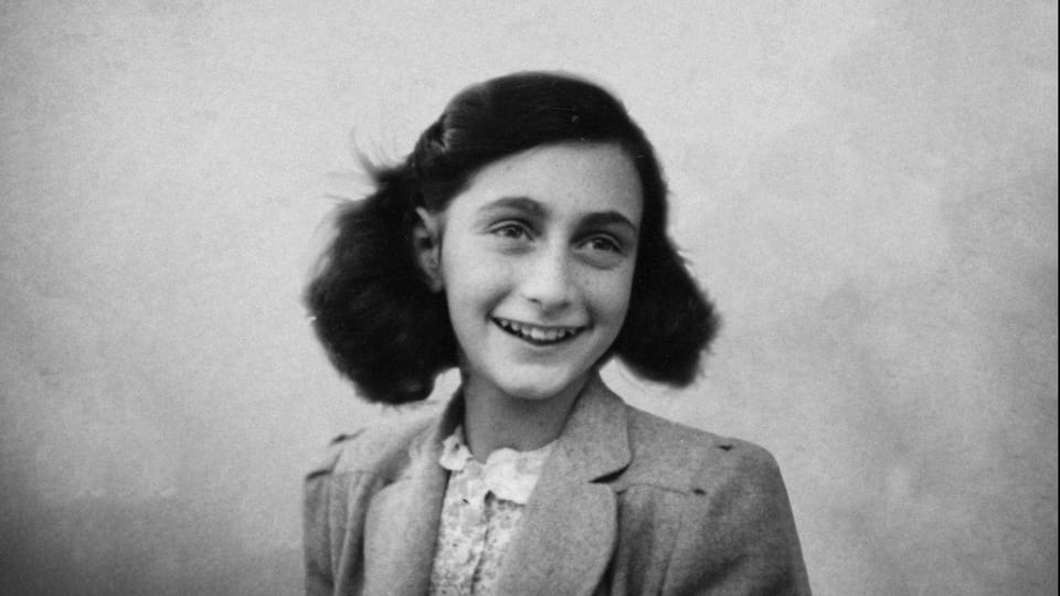 Amsterdam: Guided Anne Frank Small-Group Walking Tour - Meeting at Esnoga: the Portuguese Synagogue start you can’t miss