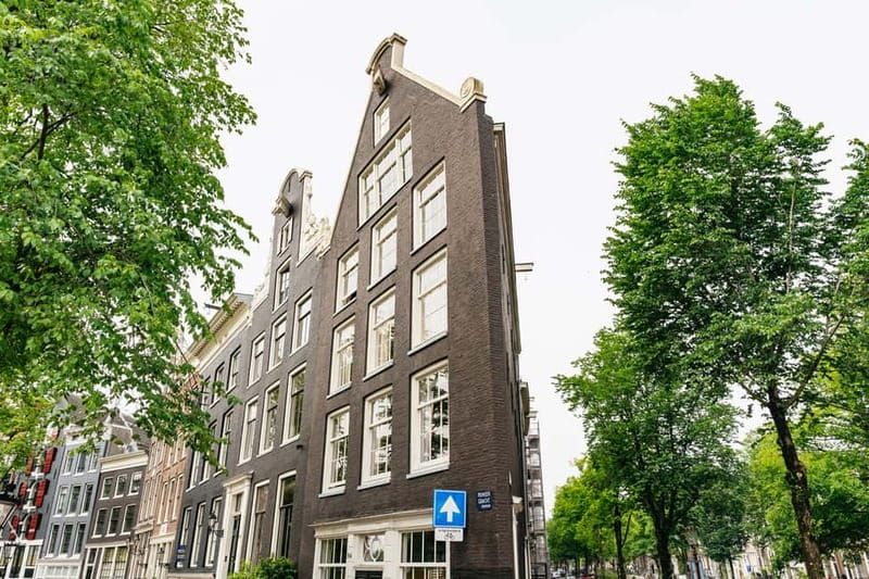 Amsterdam: Guided Bike Tour City Centre in EN/DE/FR/ES - Westerkerk and the Anne Frank area: big landmarks with real orientation value
