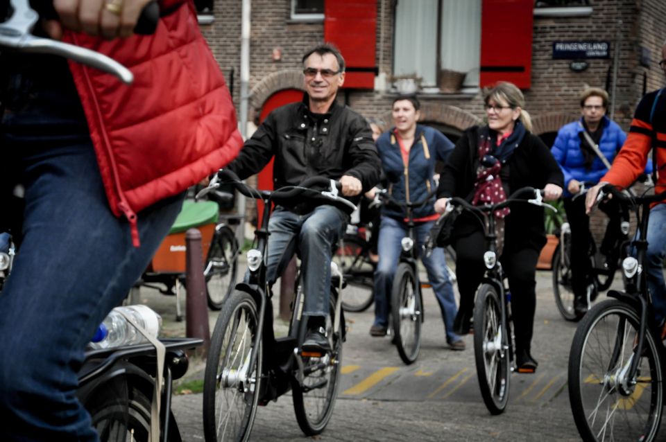 Amsterdam: Guided City Bike Tour in French - Key highlights worth showing up for