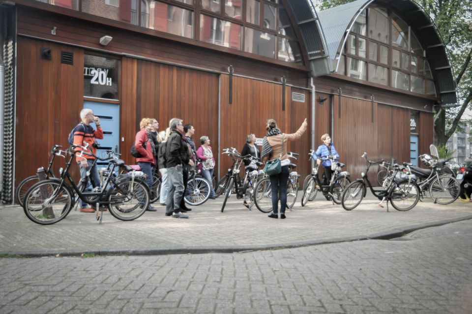 Amsterdam: Guided City Bike Tour in French - Vondelpark and Museumkwartier break: a pause that keeps momentum