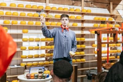 Amsterdam: Guided Zaanse Schans, Windmills & Cheese Tour - Getting from Amsterdam to the Zaan region without stress