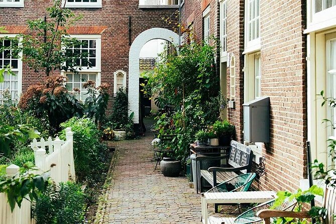 Amsterdam High-End Dutch Food & History Tour - Up to 8 guests - Drinking on the tour: craft beer or Dutch wine, and flexible options