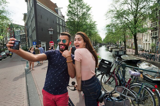 Amsterdam Highlights Bike Tour - Guided in EN/ES/DE/NL - Getting going at A-Bike Rental & Tours near Central Station