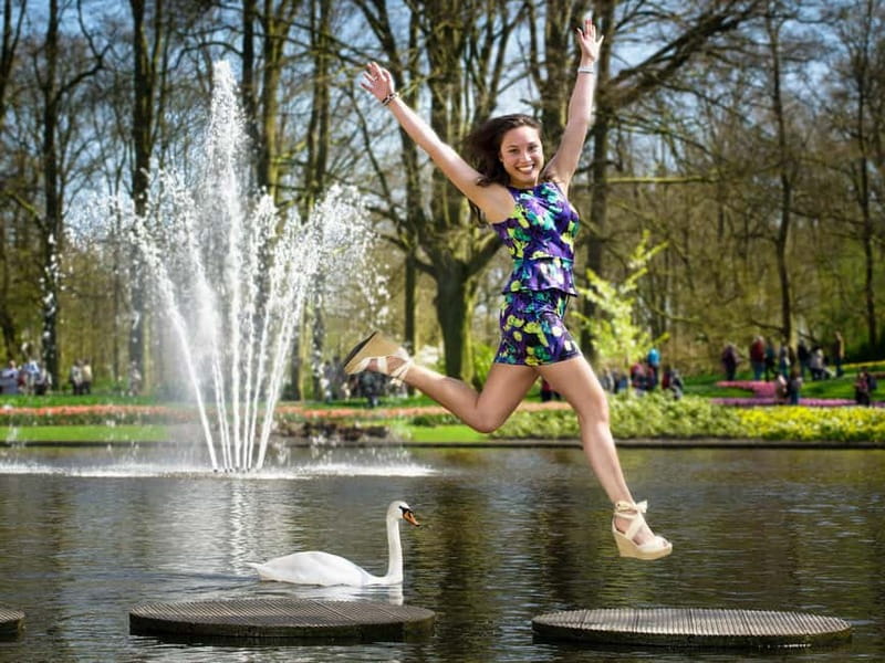 Amsterdam: Keukenhof Ticket and Roundtrip Shuttle Transfer - What the on-site facilities help you do
