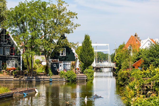 Amsterdam: Keukenhof, Zaanse Schans & Volendam Tour - Cheese Factory Volendam: The Stop That Tastes Like a Lesson