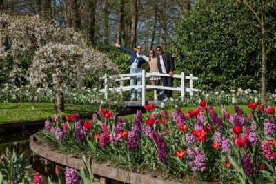 Amsterdam: Keukenhof, Zaanse Schans & Volendam Tour - Zaanse Schans Windmills and Clogs: The Morning Dutch Starter Kit