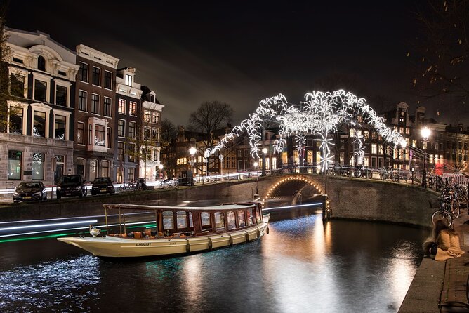 Amsterdam Light Festival: Canal Cruise + Snack & Unlimited Drinks - Who this canal cruise is best for (and who should skip it)