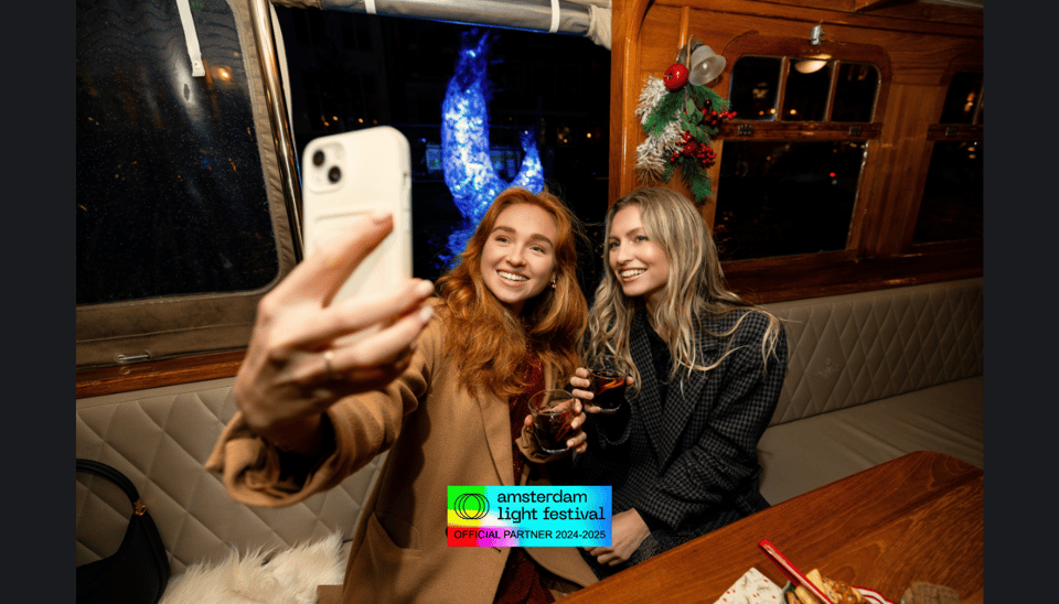 Amsterdam: Light Festival Heated Cruise w/ Drinks & Snacks - Guides and the onboard vibe: jokes, history, and keeping glasses full