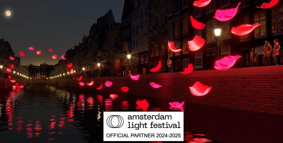 Amsterdam Light Festival Live Commentary & Optional Drinks - Live skipper commentary vs audio guide: which should you use?