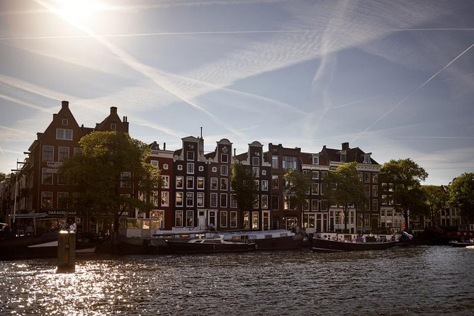 Amsterdam Light Festival: Saloon Boat Cruise + Hot Drinks & Bite - Live guide commentary: where the value really shows