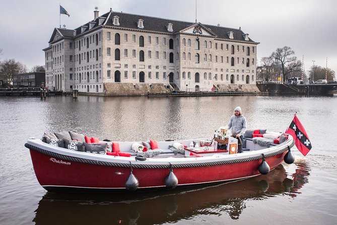 Amsterdam Light Festival: Saloon Boat Cruise + Hot Drinks & Bite - Boat comfort in cold weather: windows, blankets, and seat strategy