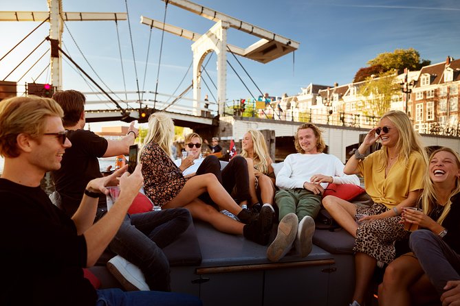 Amsterdam Light Festival: Saloon Boat Cruise + Hot Drinks & Bite - 75 minutes of festival light art: what you will actually experience