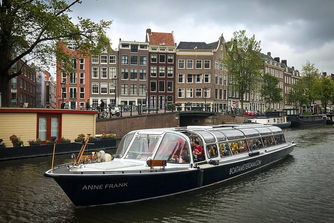 Amsterdam Live Guided Sightseeing Canal Cruise - Key takeaways before you board