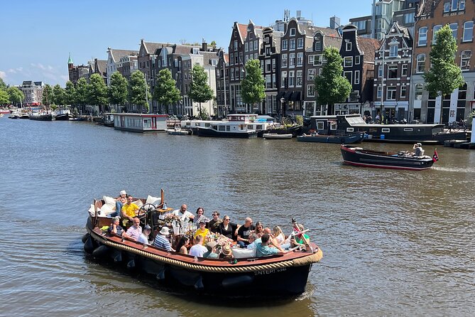 Amsterdam Luxury Boutique Boat tour with Unlimited Beer and Wine - The De Wallen canal pass: Amsterdam’s most famous street from the water