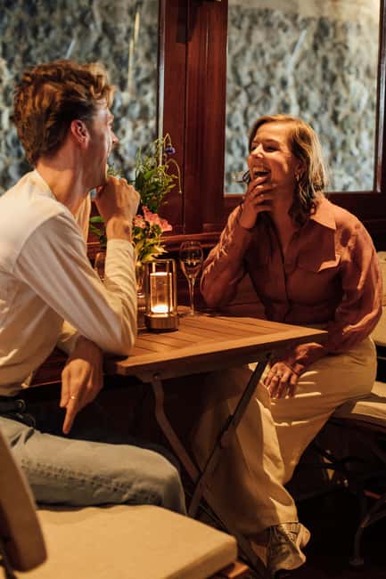Amsterdam: Luxury Cruise Unlimited Cocktails & Snacks Option - A 1-hour Amsterdam canal cruise that respects your schedule