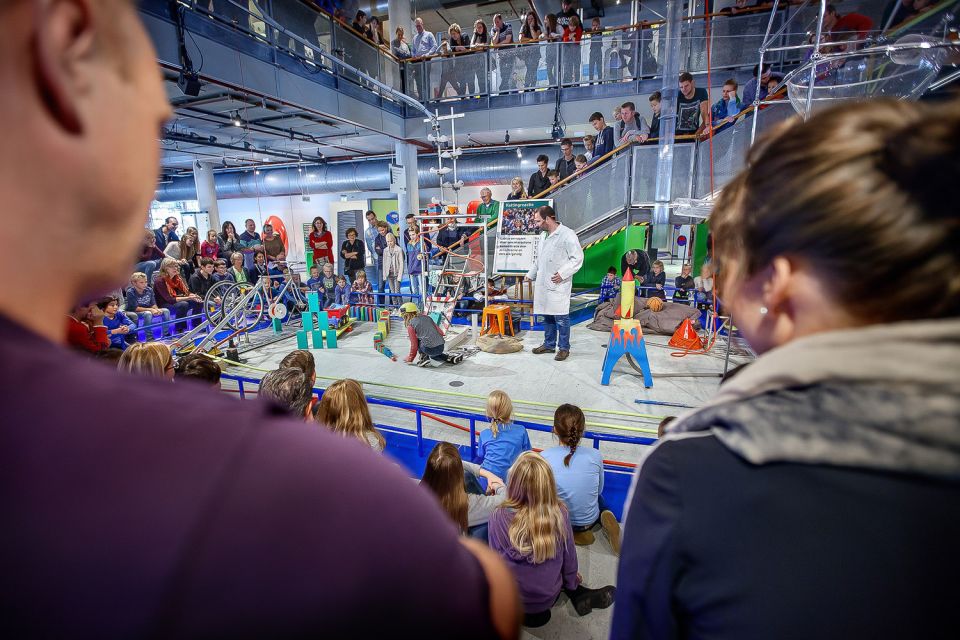 Amsterdam: NEMO Science Museum Ticket - NEMO fast-track at Oosterdok 2: what it feels like when you arrive